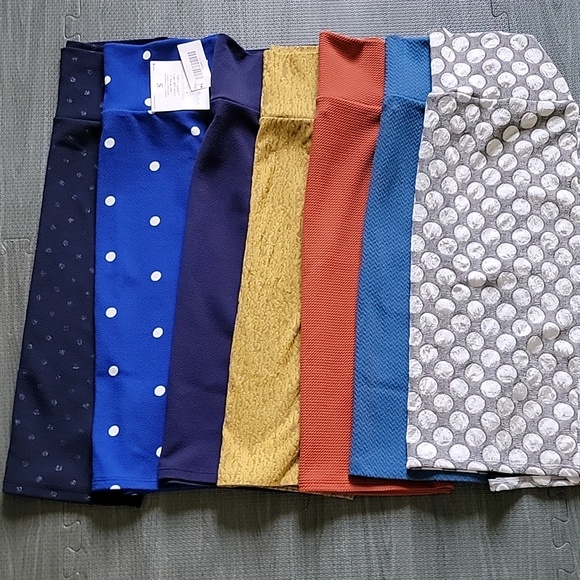 Lularoe Cassie Skirt Small - Picture 2 of 2